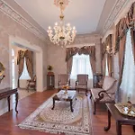 Hotel Enderun 3*